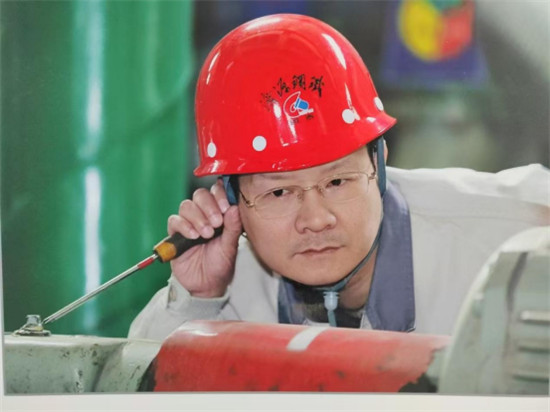 1746066451124991.jpg (官網、公眾號)濟源鋼鐵王洪杰榮獲“全國勞動模范”稱號303.jpg